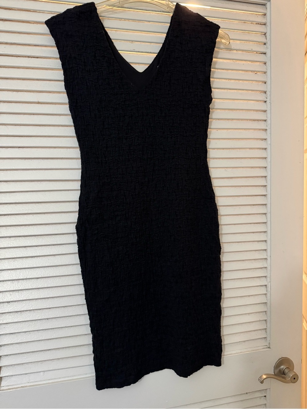 Bar III Black Textured V-Neck Sleeveless Midi Dress
